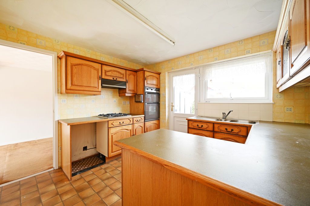 Property photo 3 of 29 Kitchen