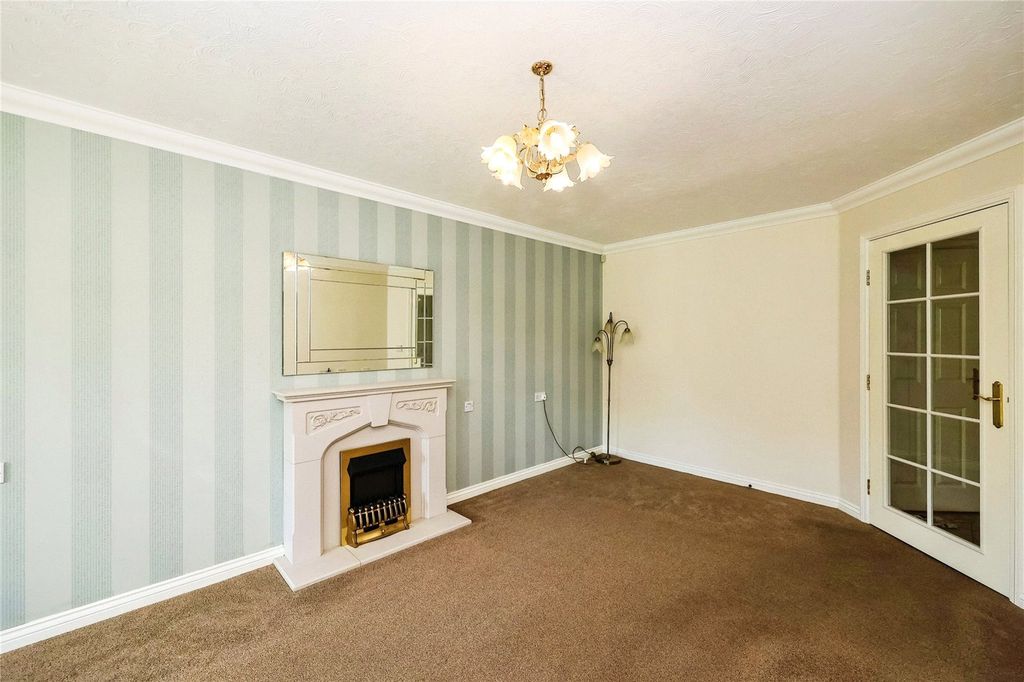 Property photo 3 of 14 Lounge