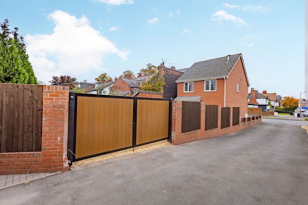 Property photo 2 of 28