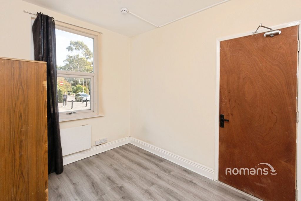Property photo 3 of 9 Pbox-Img.Jpg