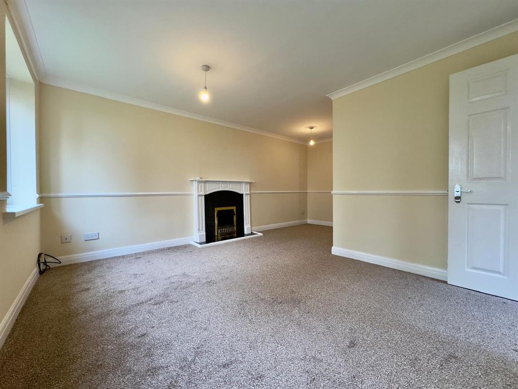 Property photo 3 of 11 Living Room 6.Jpg