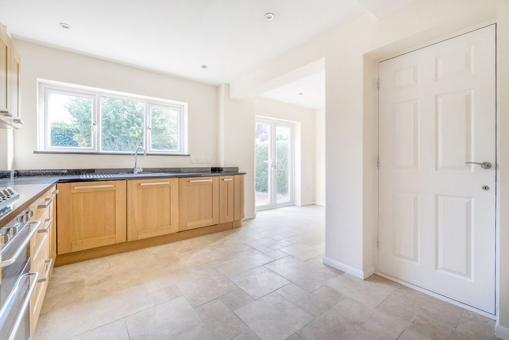 Property photo 3 of 17 1348205-17-68B5c8...
