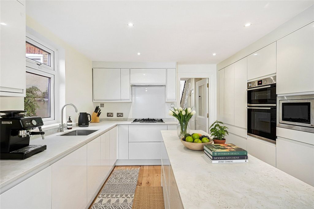 Property photo 2 of 17 Picture No. 28