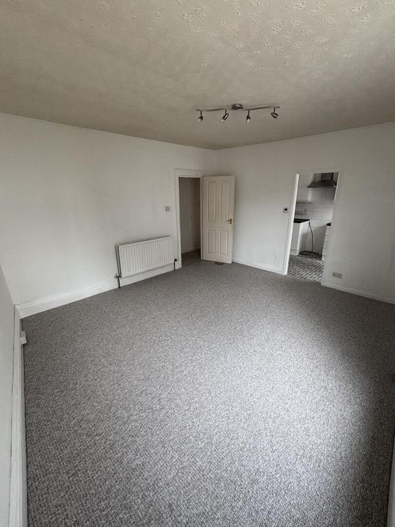 Property photo 1 of 8 Living Room