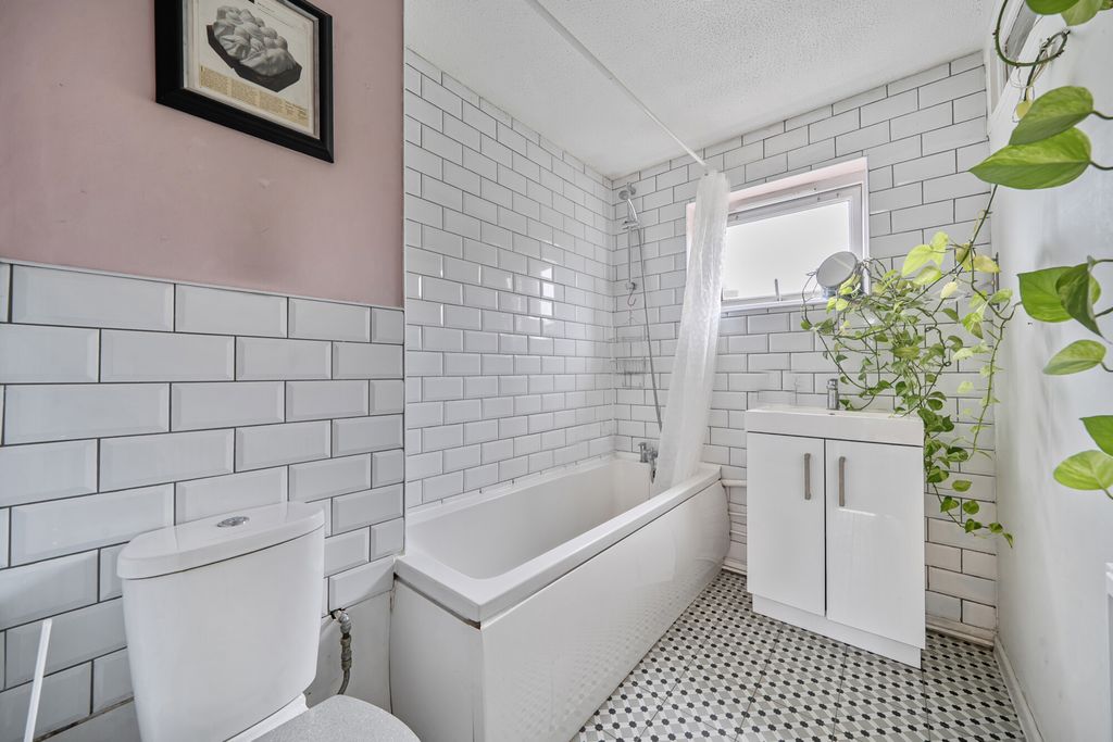 Property photo 3 of 12 Bathroom