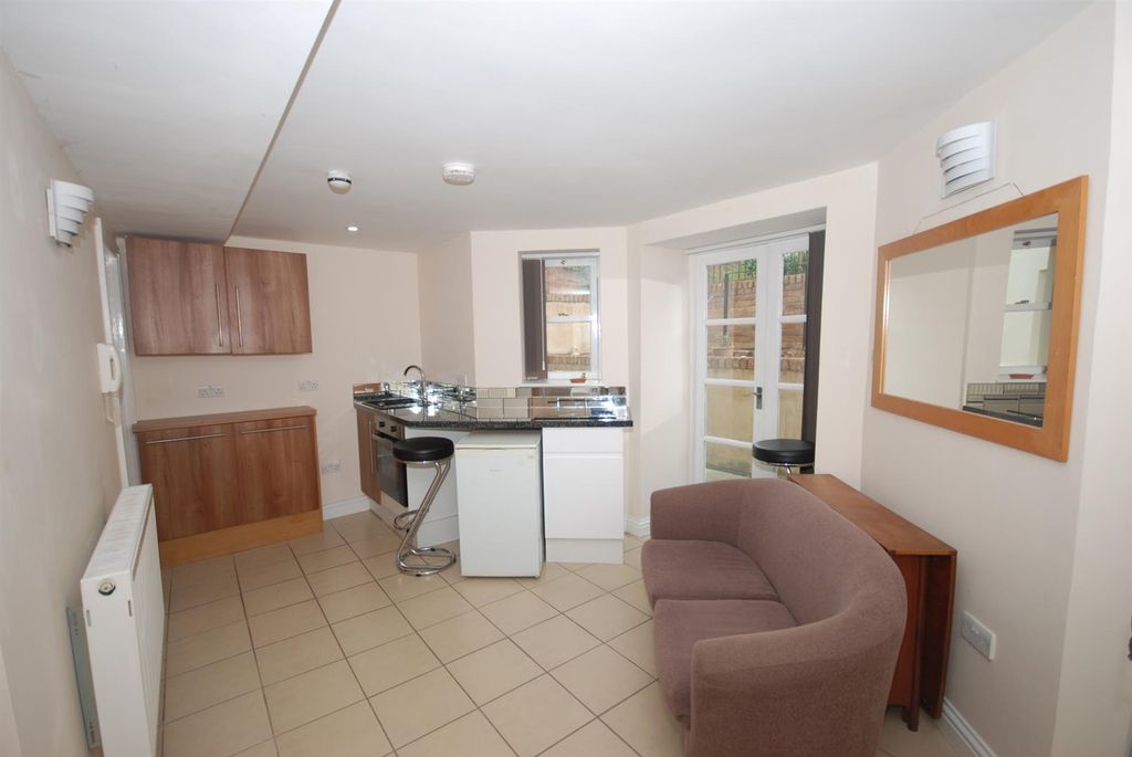 Property photo 3 of 6