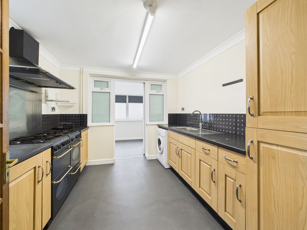 Property photo 3 of 28 Cam02023G0-Pr0181-Still012