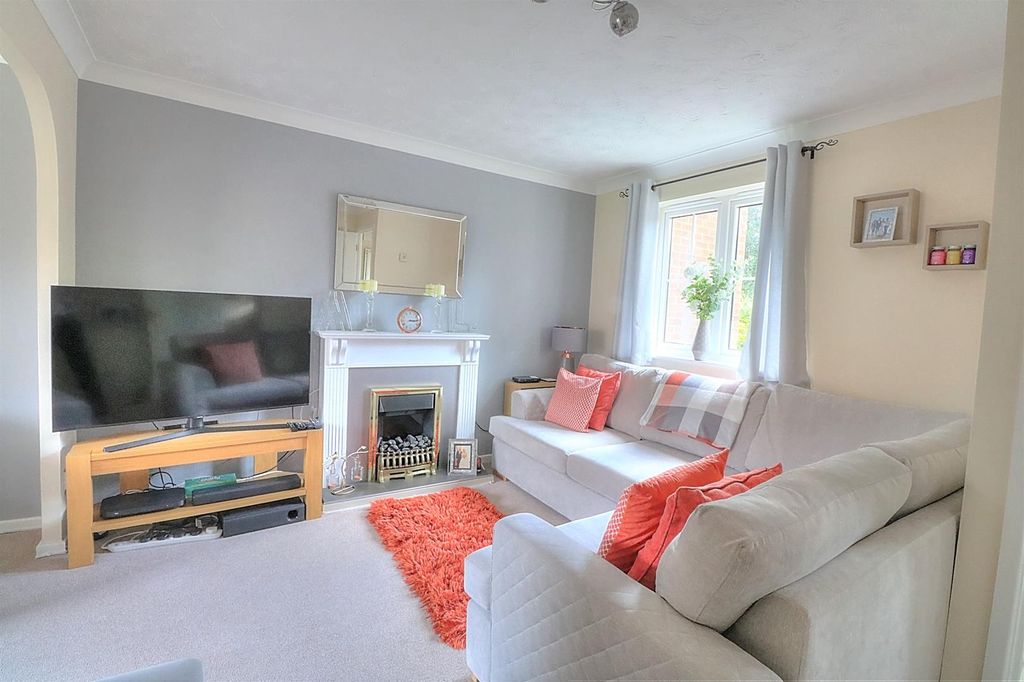 Property photo 2 of 10 Celandine Close 5 Sitting Room.Jpg