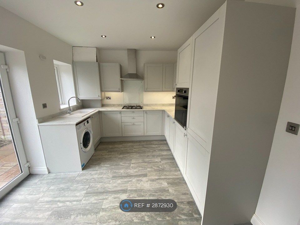 Property photo 1 of 10 Kitchen