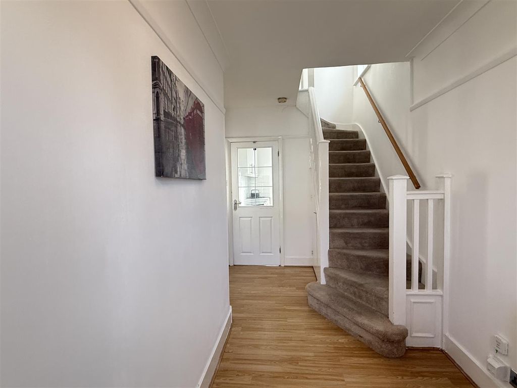 Property photo 2 of 17 Hallway