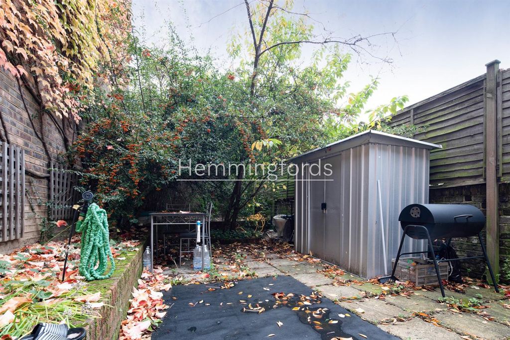 Property photo 2 of 8