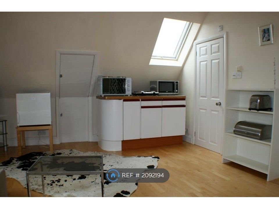 Property photo 3 of 17 Kitchenette Area