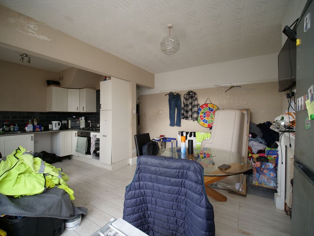 Property photo 3 of 18 Image 2