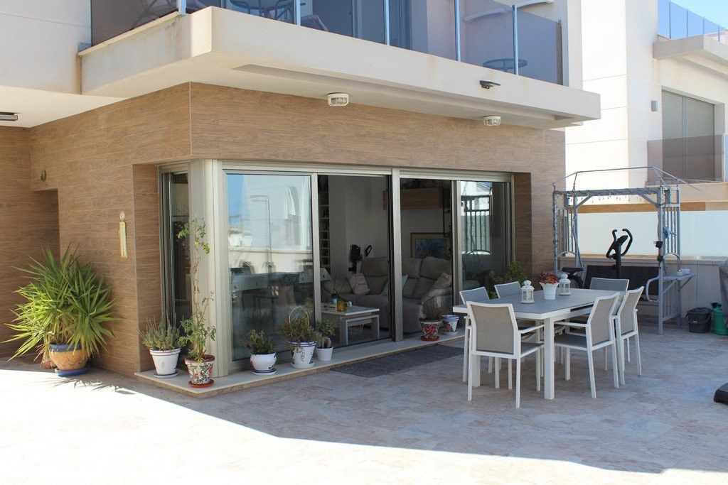 Property photo 2 of 35