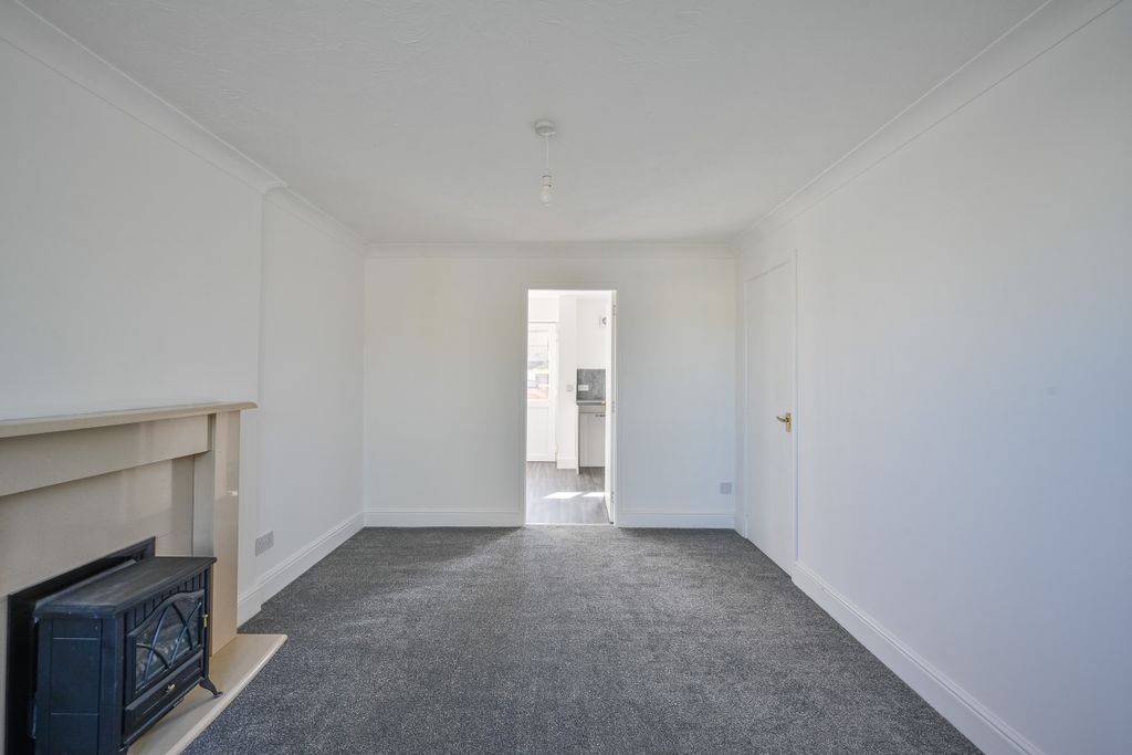 Property photo 2 of 18 Lounge