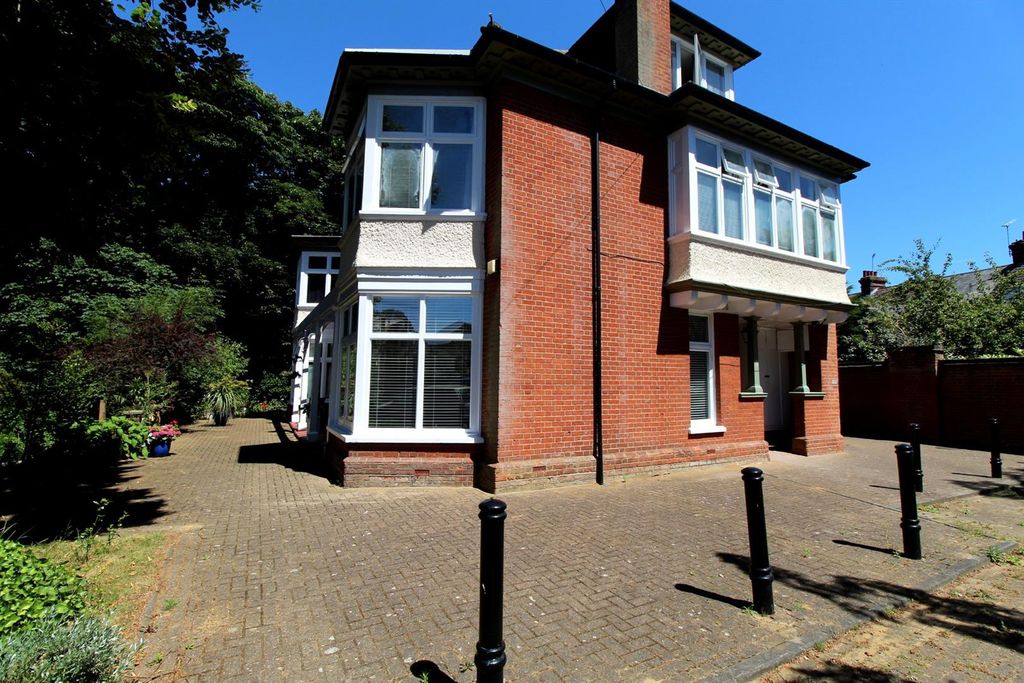 Property photo 2 of 7