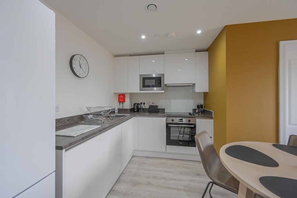 Property photo 3 of 10 Kitchen