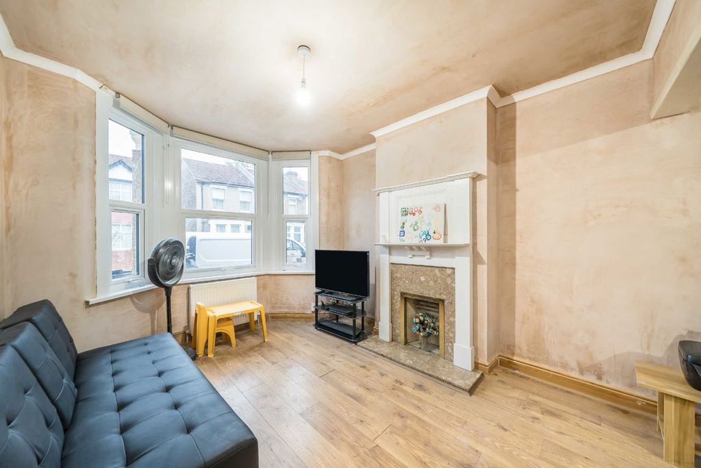 Property photo 2 of 8