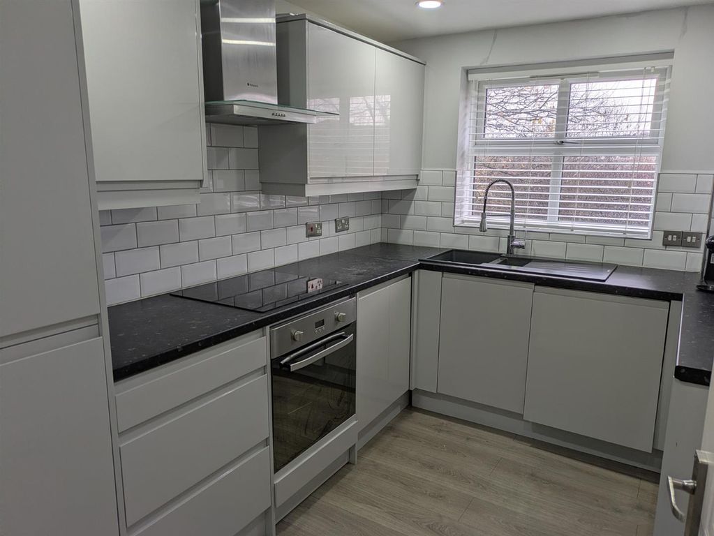 Property photo 2 of 7 Kitchen .Jpg