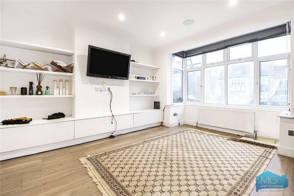 Property photo 3 of 18 Picture No. 04