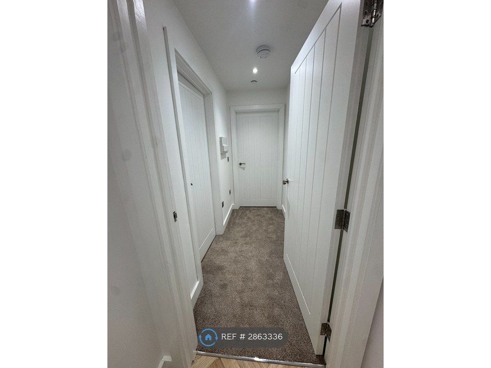 Property photo 3 of 11 Inner Hallway