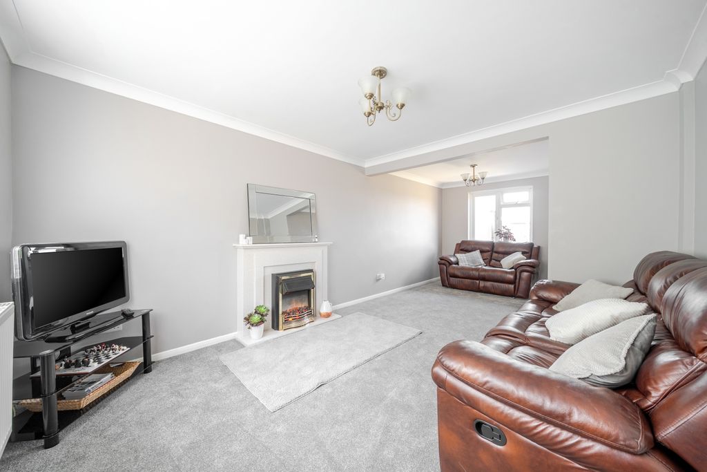 Property photo 2 of 17 1320758-19-686d00F80518F