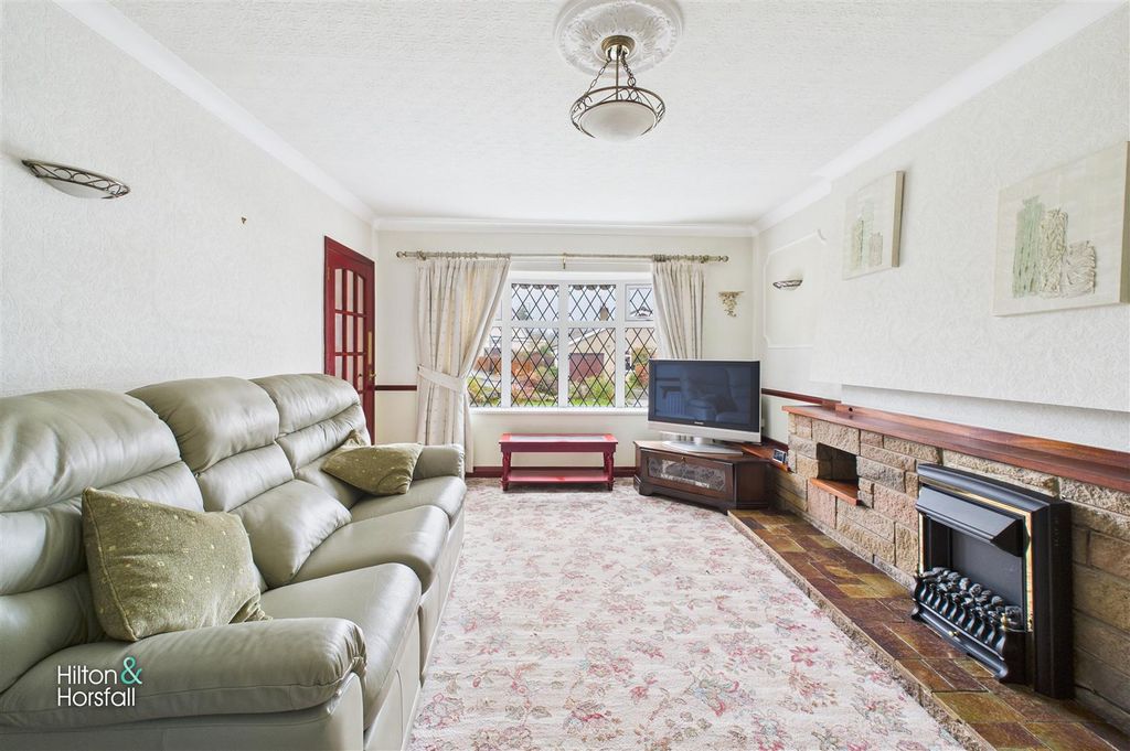 Property photo 3 of 16 Carr Hall Gardens