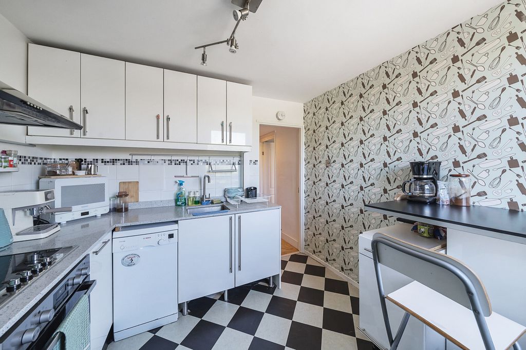Property photo 3 of 14 Kitchen