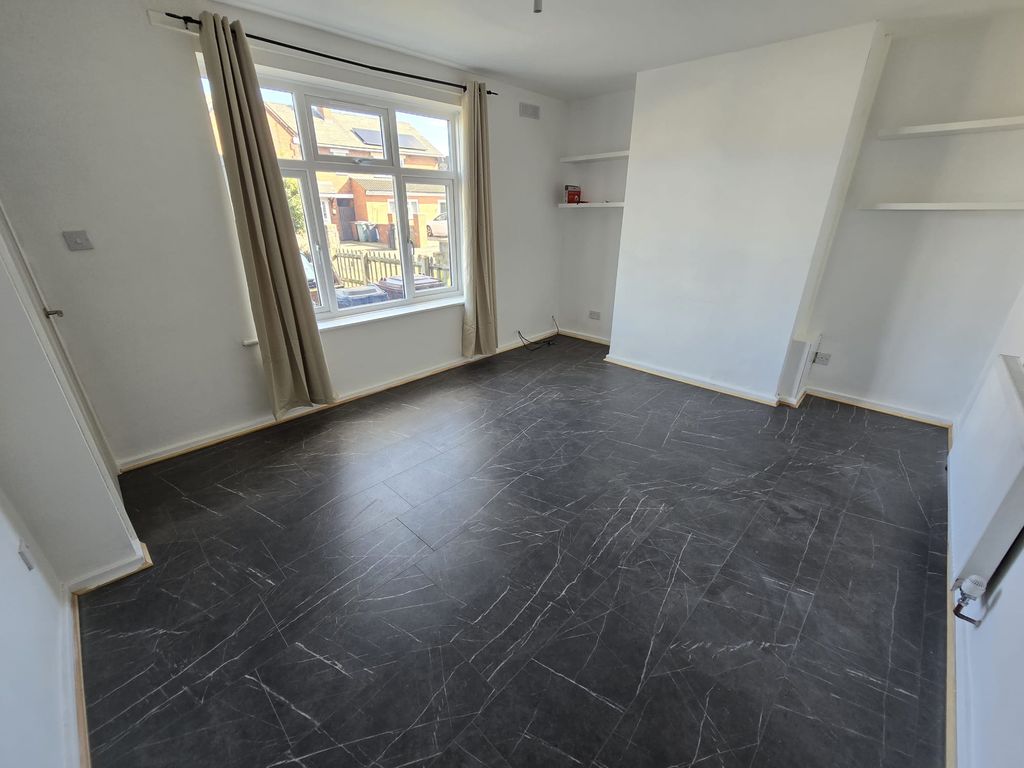 Property photo 2 of 11 Lounge A