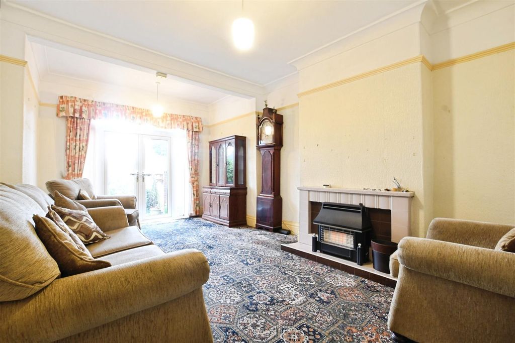 Property photo 2 of 26 Lounge