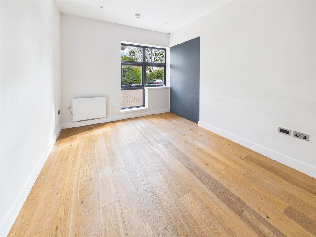 Property photo 2 of 9 Picture No. 03