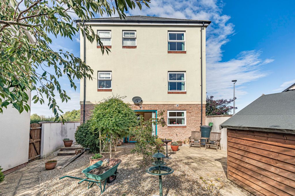 Property photo 2 of 25