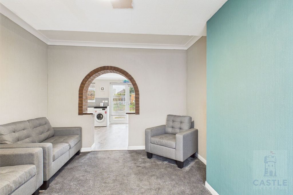 Property photo 3 of 9 Shared Living Room