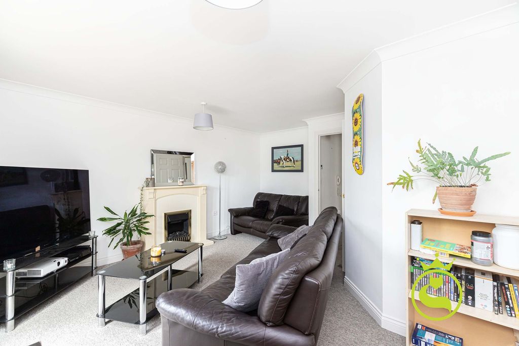 Property photo 3 of 12