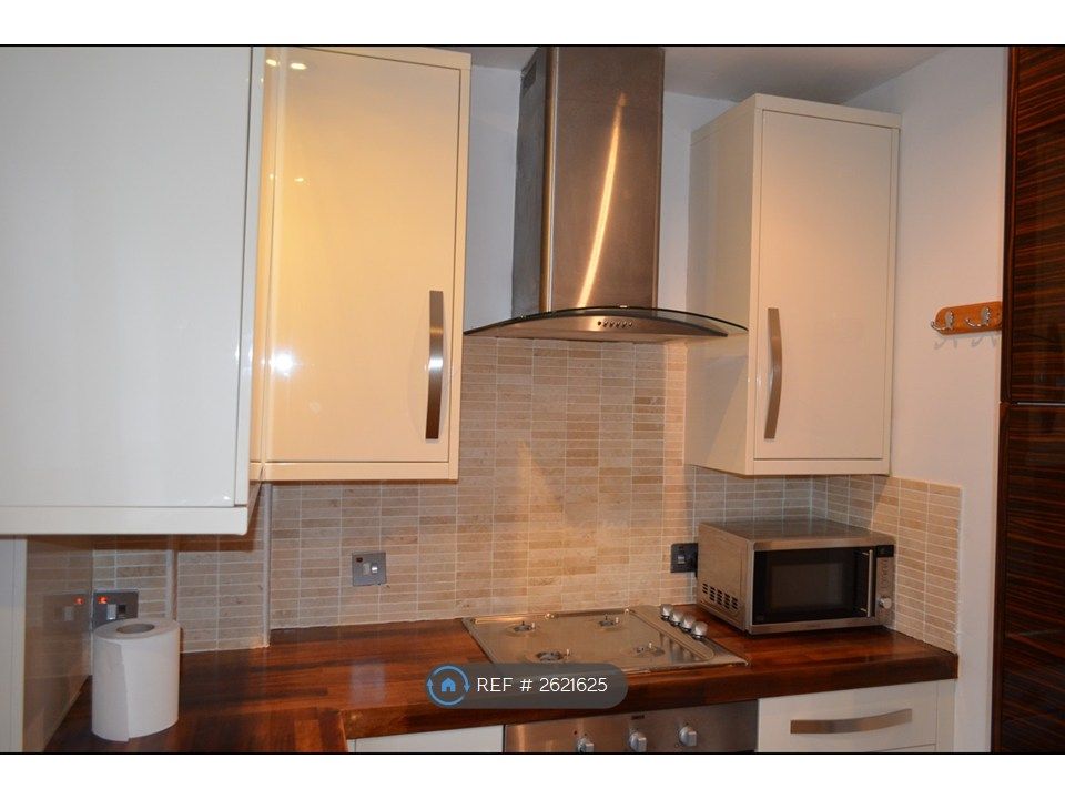 Property photo 3 of 17 Kitchen