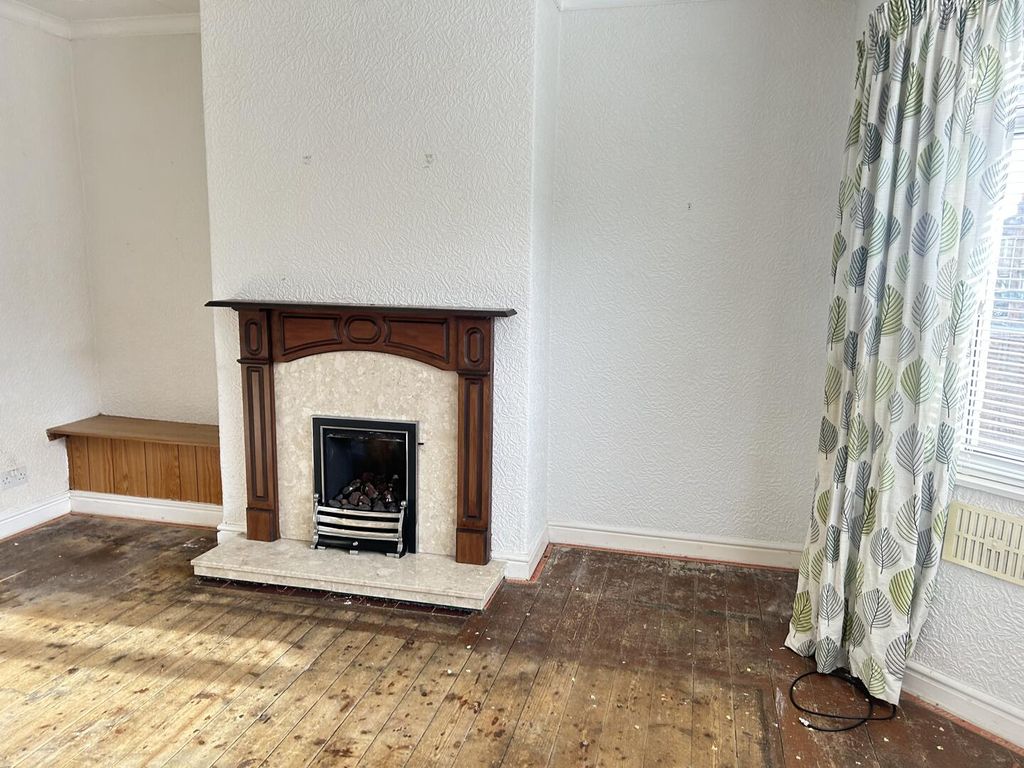 Property photo 2 of 11 Living Room