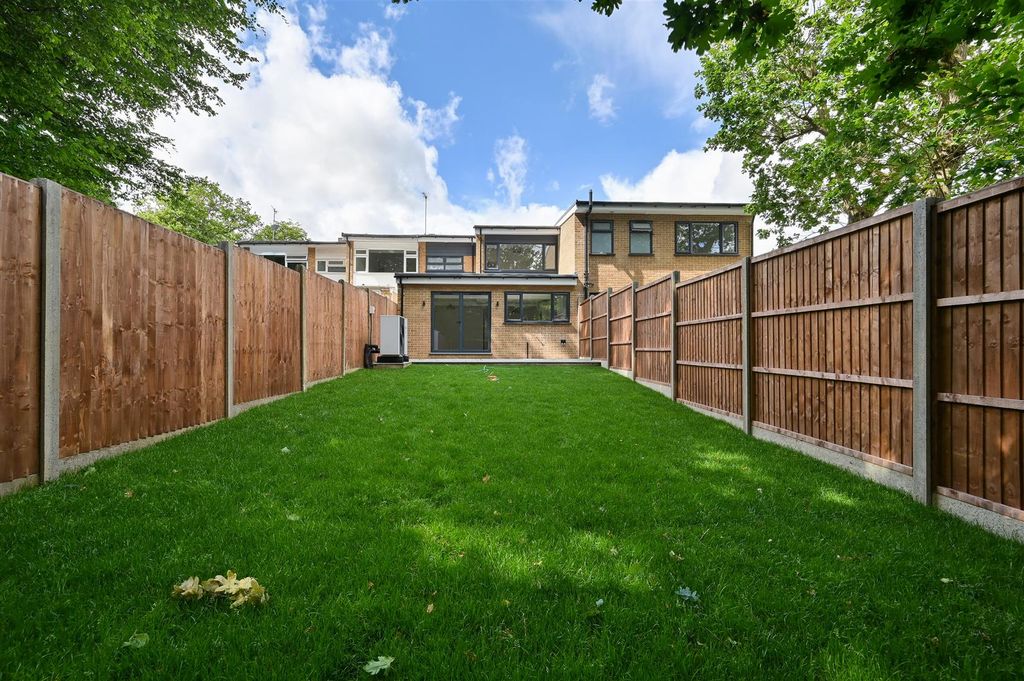 Property photo 2 of 12 1 Wells Close-23.Jpg