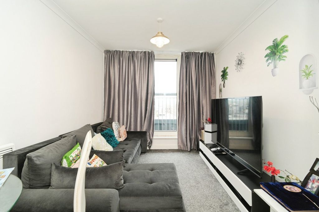 Property photo 2 of 12