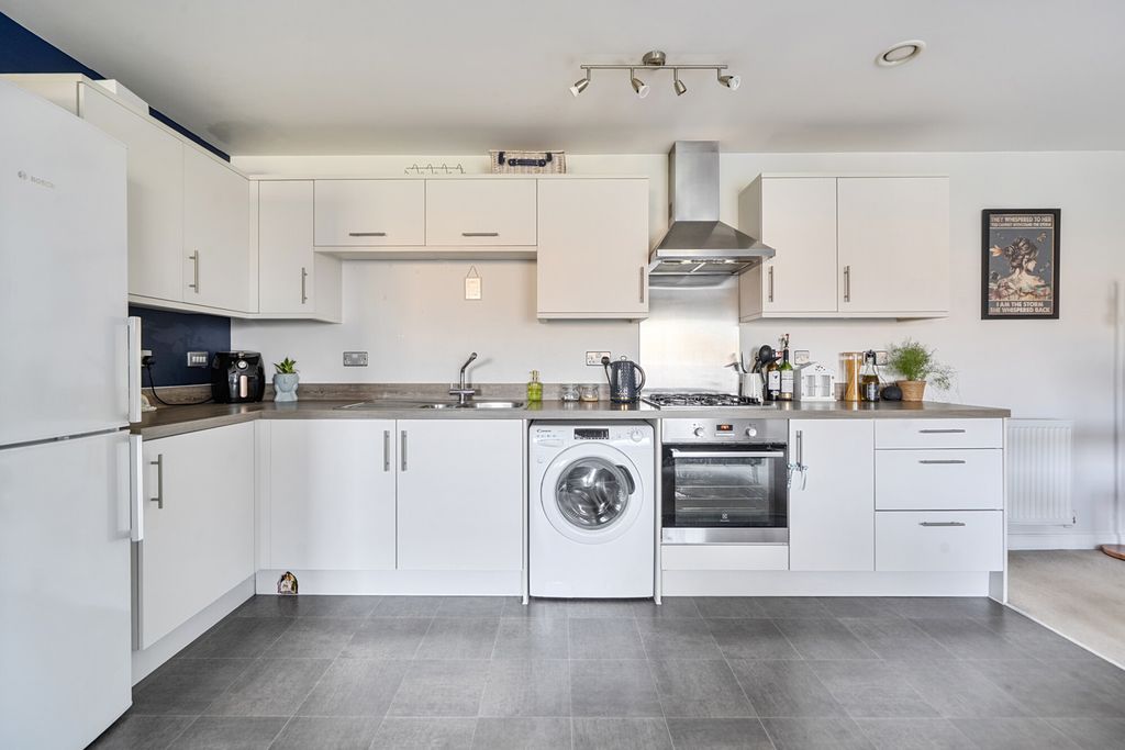 Property photo 2 of 14 1466556-9-6A1731B...