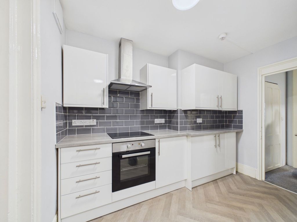 Property photo 3 of 11 Kitchen