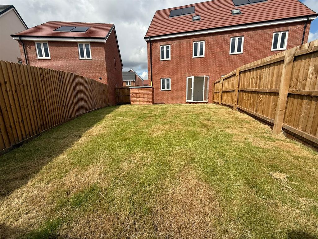 Property photo 2 of 17 43E9Fec4-d104-453E-8425-55c4F9E87c81.Jpg