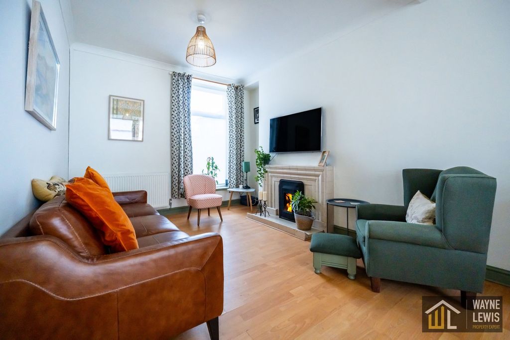 Property photo 2 of 47