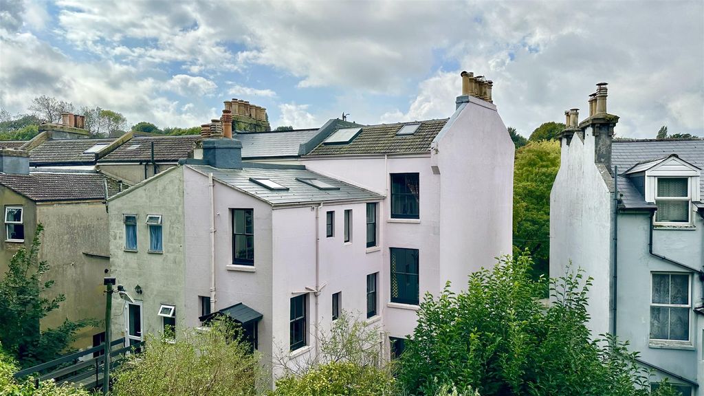 Property photo 3 of 26