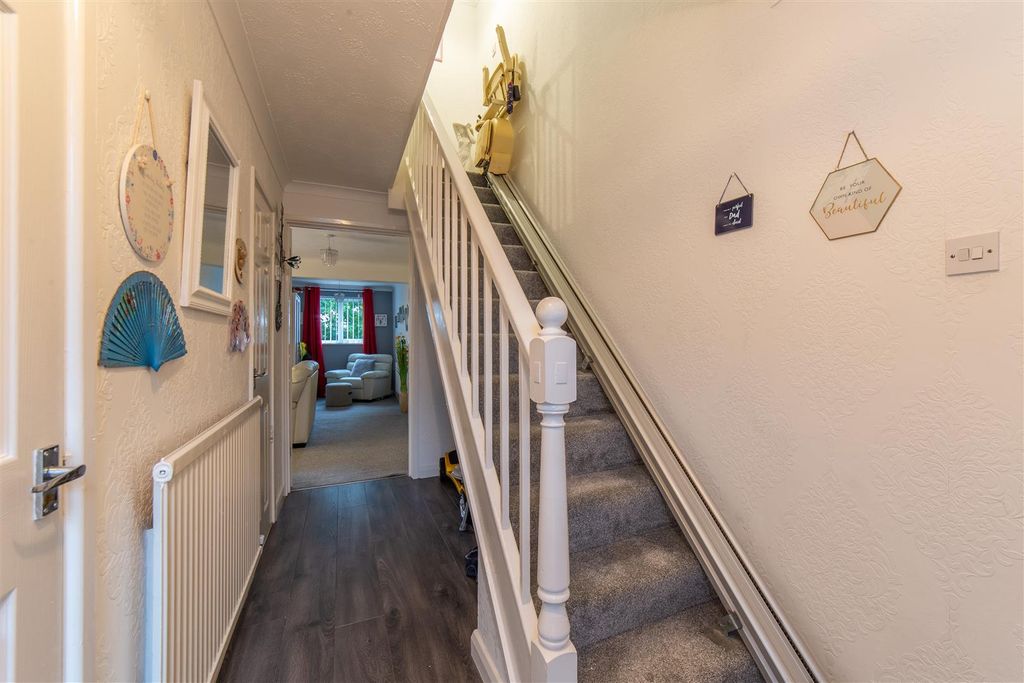 Property photo 3 of 22 74 Kingsland Walk-8.Jpg
