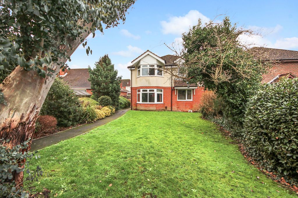 Property photo 1 of 8