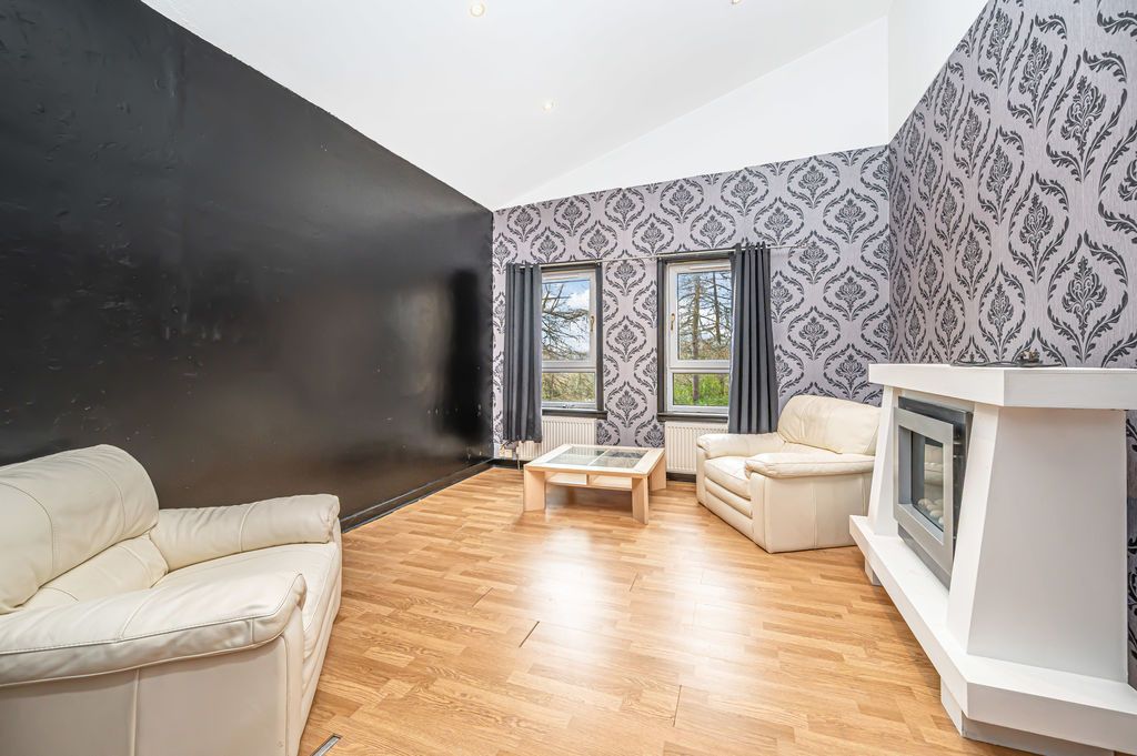 Property photo 3 of 15 Lounge