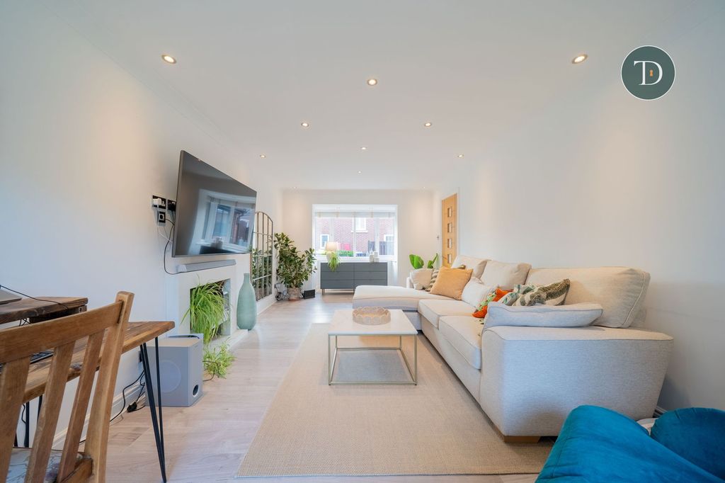 Property photo 3 of 44