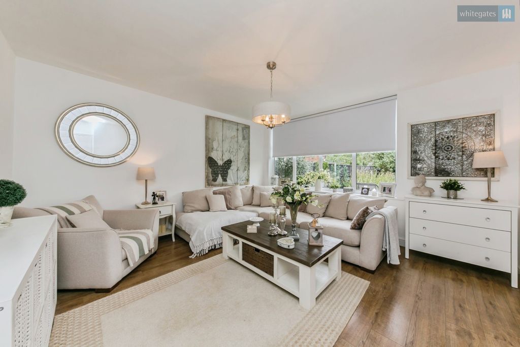 Property photo 3 of 27 Pbox-Img.Jpg