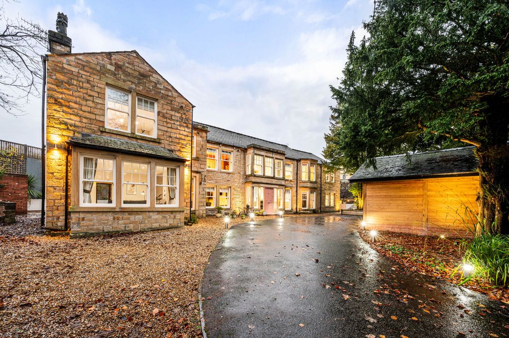 Property photo 1 of 50