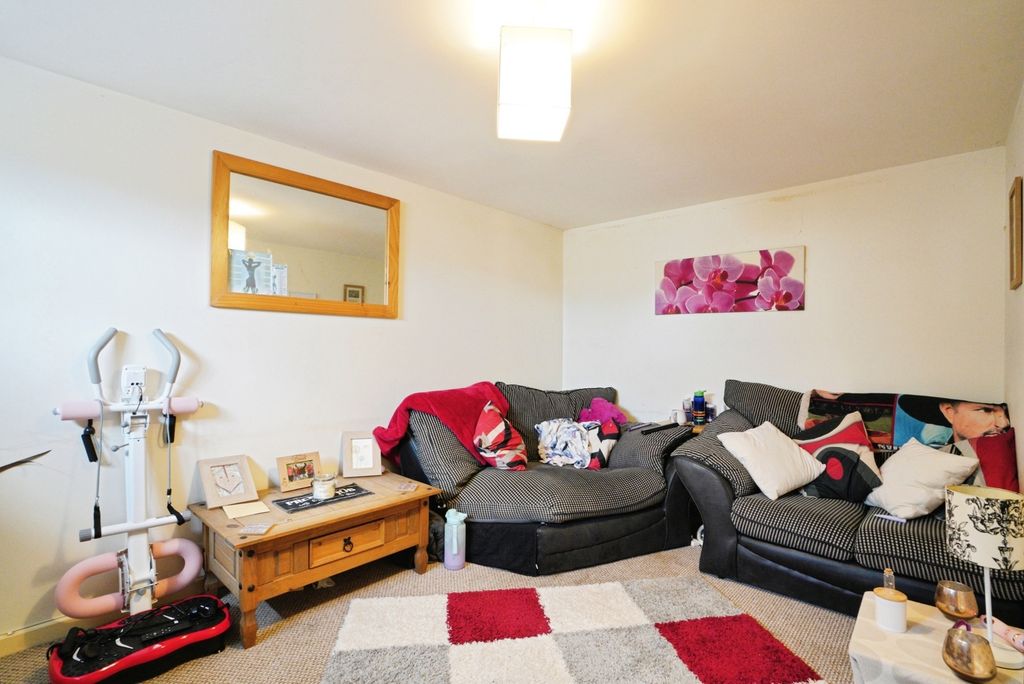 Property photo 2 of 17 Photo